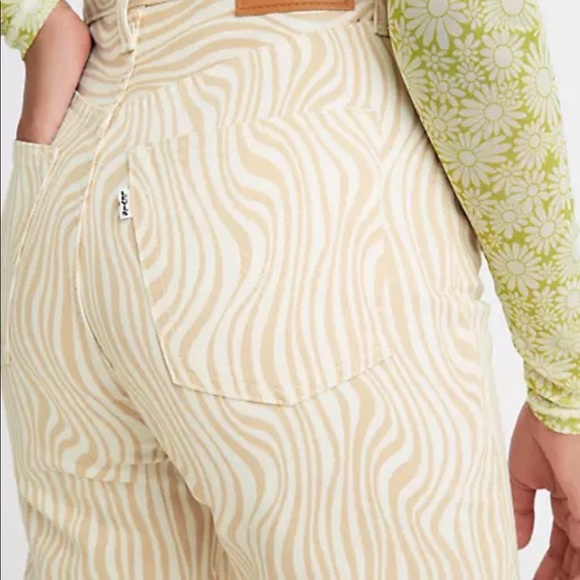 Levi’s Ribcage - Picture 2 of 7